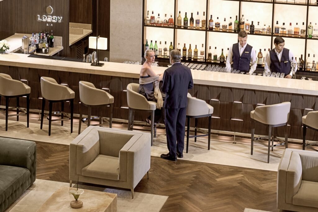 Explora lobby bar